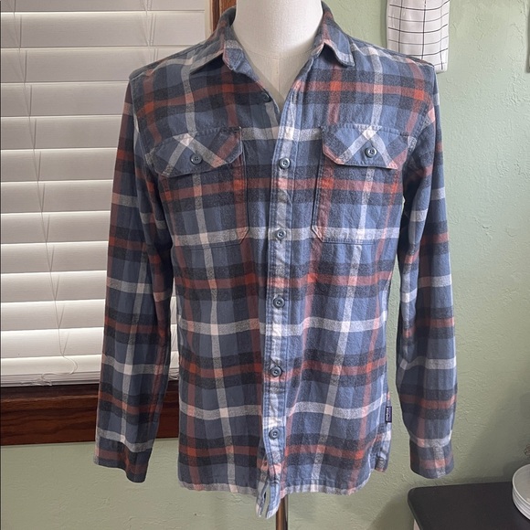 Patagonia Men's Casual Plaid Shirt - Blue and Red - Picture 2 of 9